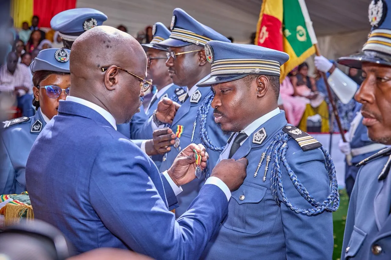 Distinction à la médaille d’honneur d’agents de la Douane.